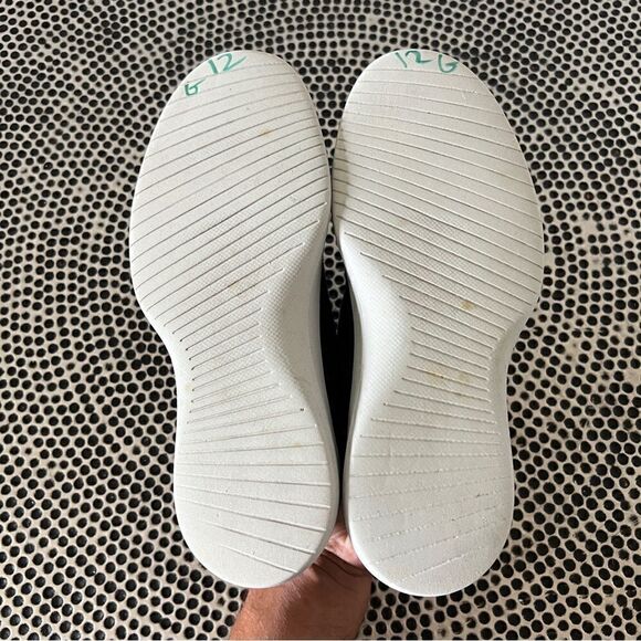 Allbirds women’s size 8 gray wool runners. - Picture 8 of 9